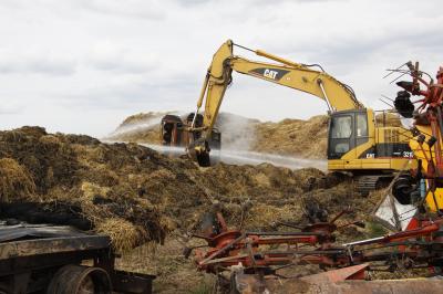 Egenhausen: Aussiedlerhof stehen Strohballen in Vollbrand - 3 Personen Verletzt